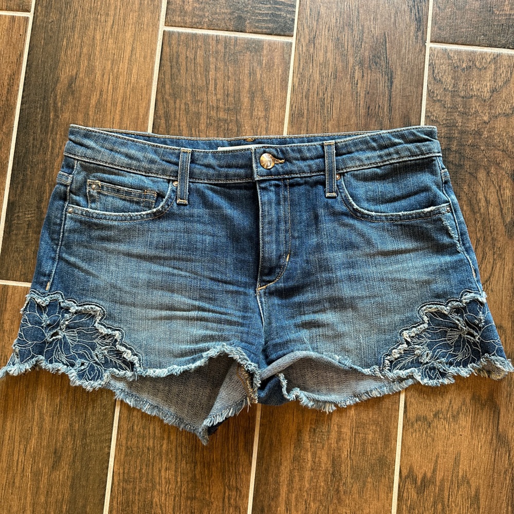 Joe’s Jean Shorts with floral embroidery size 28